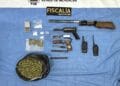 Asegura FGE armas hechizas y drogas en cateo