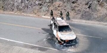 Narcobloqueos y enfrentamientos sacuden Autlán de Navarro