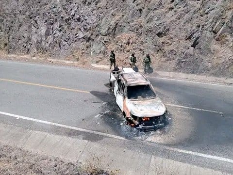 Narcobloqueos y enfrentamientos sacuden Autlán de Navarro