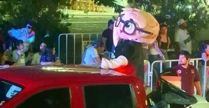 Detención violenta durante carnaval en Campeche desata debate sobre libertad de crítica