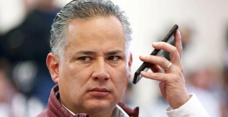 Insultos en lugar de argumentos: la frase de Santiago Nieto contra Lilly Téllez