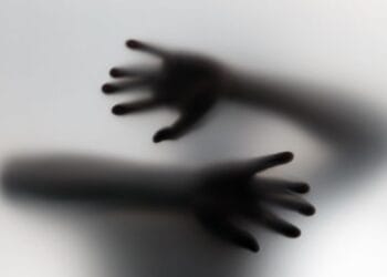 Amenaza y golpea a su madre en Uruapan; fue vinculado