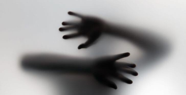 Amenaza y golpea a su madre en Uruapan; fue vinculado