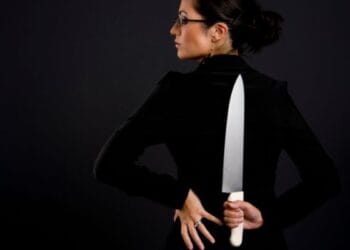 Apuñala a su esposo dentro de su casa; es vinculada a proceso por intento de homicidio