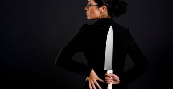 Apuñala a su esposo dentro de su casa; es vinculada a proceso por intento de homicidio