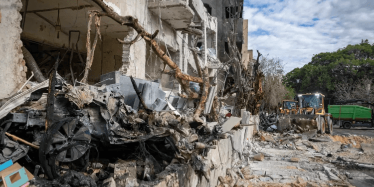 Israel ataca edificio donde sesionaba la Asamblea de Expertos en Irán