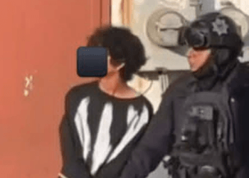 Joven ataca a personal de preparatoria en Lázaro Cárdenas y mata a dos