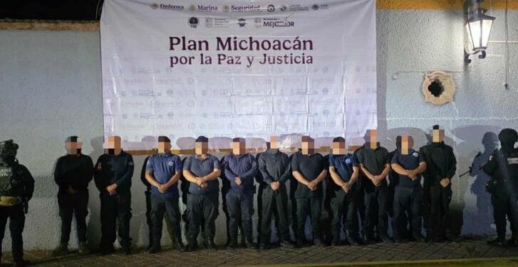 Juez concede suspensión condicional a 11 policías de Ecuandureo acusados de posesión de metanfetamina