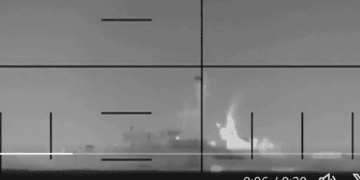 Submarino de EU hunde buque de guerra iraní en el Océano Índico; hay decenas de muertos