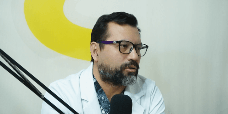 ‘Estamos abusando de los antibióticos’, alerta infectólogo Eder Cabrera