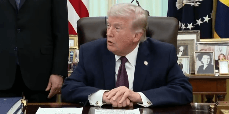 Trump plantea apoderarse de recursos petroleros en Estrecho de Ormuz