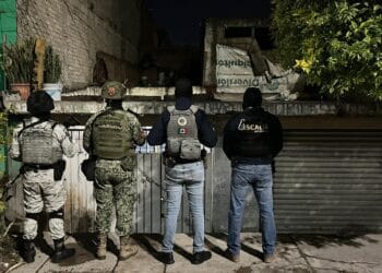 En seis cateos en Morelia aseguran más de 2 mil 500 dosis de droga; hay 3 detenidos