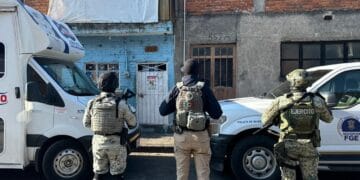 En seis cateos en Morelia aseguran más de 2 mil 500 dosis de droga; hay 3 detenidos