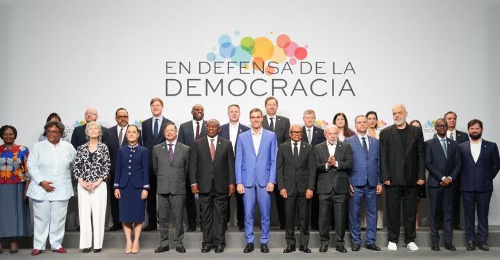 México será sede de la próxima Cumbre en Defensa de la Democracia tras reunión en Barcelona