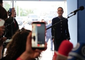 Sheinbaum propone destinar gasto militar a reforestación y llama a la paz en Cuba