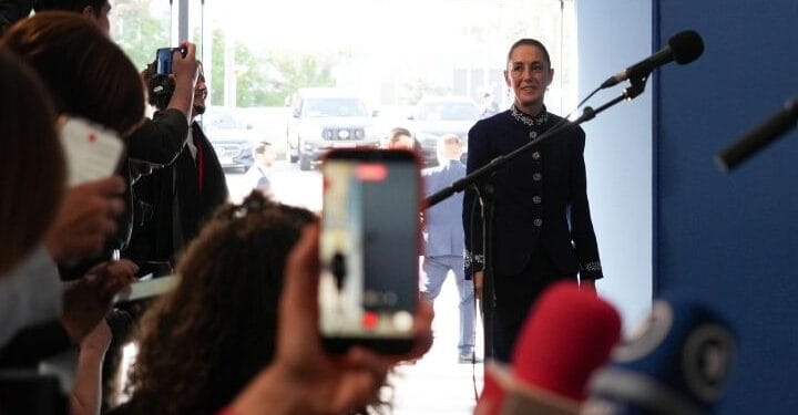 Sheinbaum propone destinar gasto militar a reforestación y llama a la paz en Cuba