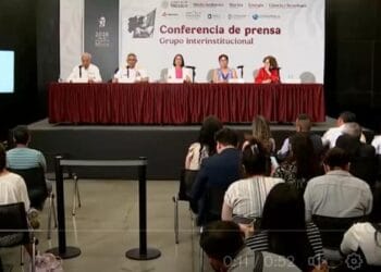 Derrame en el Golfo de México apunta a fuga; cesan a tres funcionarios