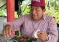 Dirigente municipal de Morena es criticado por consumo de tortuga protegida