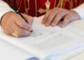 Papa llama a evitar concentración de poderes con la IA