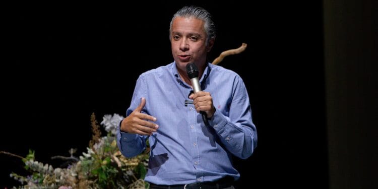 Denuncian a Luis Navarro en la FGR por presunta corrupción
