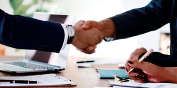 Ubican a los reyes de la adjudicación, la élite que se lleva los contratos en México