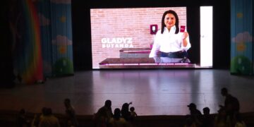 Reporta Gladyz récord de reuniones; aparece hasta en eventos para niños