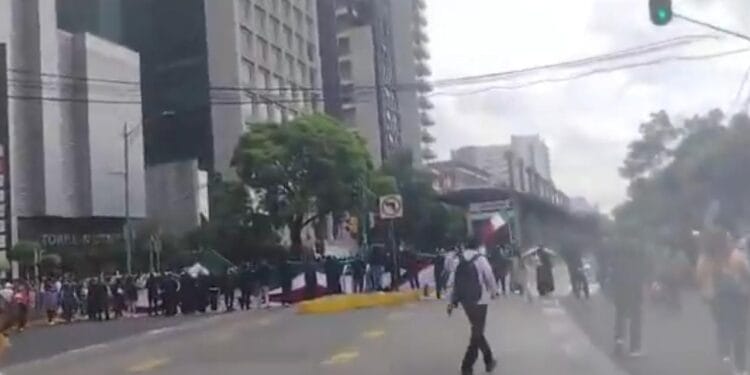 La CNTE mantiene plantón en la Ciudad de México