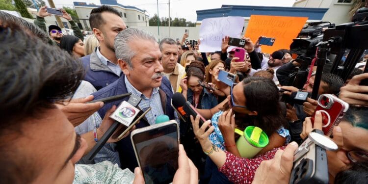 Hace Morón mitín tras llamado a declarar por caso Carlos Manzo