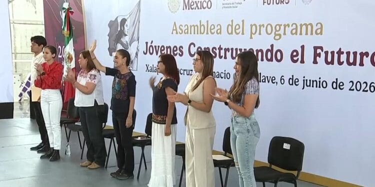 Sheinbaum pide a jóvenes “luchar por la patria” y dar continuidad a la 4T