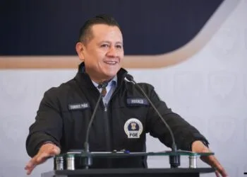 Torres Piña solicita licencia y garantiza continuidad, orden y transparencia en la FGE