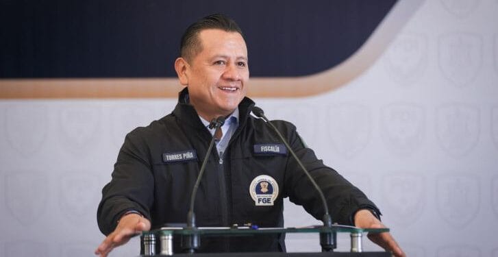 Torres Piña solicita licencia y garantiza continuidad, orden y transparencia en la FGE