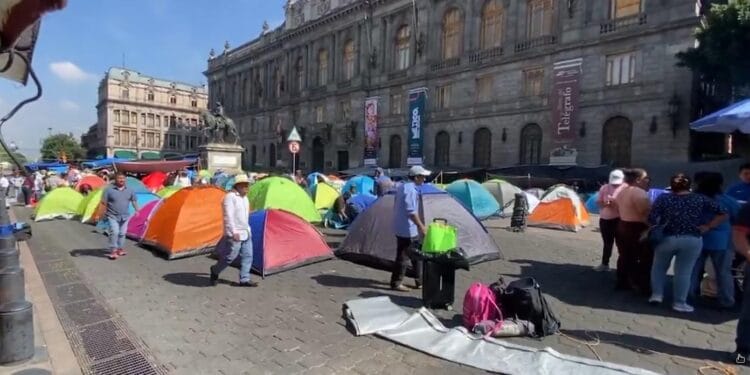 CNTE mete presión a 10 días del Mundial; llama a conformar frente