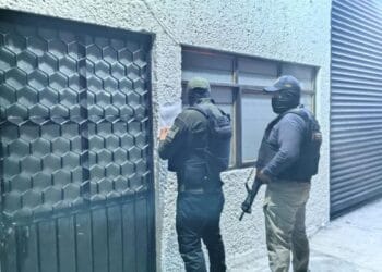 FGE detiene a cinco personas en cateos realizados en Morelia y Copándaro; una es integrante de una corporación policial