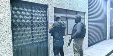 FGE detiene a cinco personas en cateos realizados en Morelia y Copándaro; una es integrante de una corporación policial