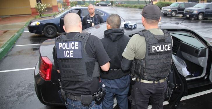 ICE suspende controles de tráfico tras muerte de dos conductores abatidos por agentes en Estados Unidos