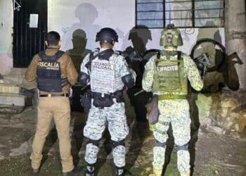 FGE realiza dos cateos en Tarímbaro; detiene a tres personas y asegura droga
