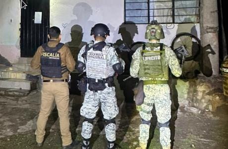FGE realiza dos cateos en Tarímbaro; detiene a tres personas y asegura droga
