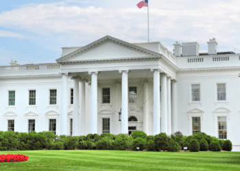 Casa Blanca acusa a más de 40 países de facilitar el “transbordo ilegal” para evadir aranceles