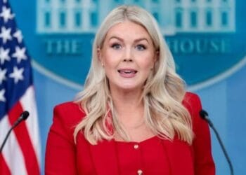 Karoline Leavitt dejará la Casa Blanca y continuará como asesora externa de Trump