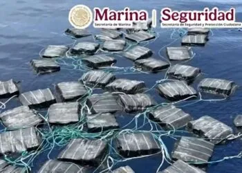 Semar asegura más de 1.6 toneladas de cocaína que flotaba en costas de Michoacán