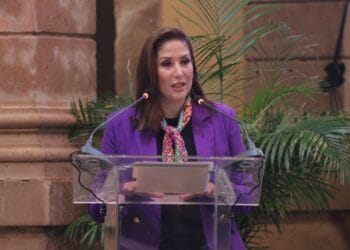Ivonne Pantoja durante una intervención pública en Michoacán