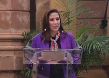 Ivonne Pantoja durante una intervención pública en Michoacán