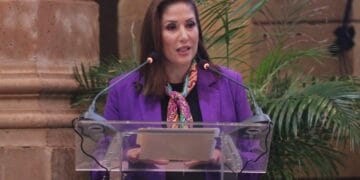 Ivonne Pantoja durante una intervención pública en Michoacán
