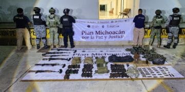 Aseguran armas, vehículos blindados y equipo táctico durante cateo en Buenavista