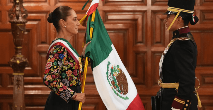 Sheinbaum reivindica el carácter popular de la Independencia y afirma: “México nunca se vende”