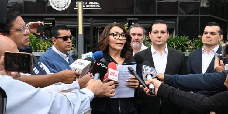 Diputados del PAN denuncian ante la FGR a Marina del Pilar Ávila