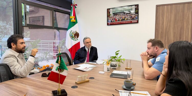Ramírez Cuéllar aborda soberanía con el méxico-brasileño Diego Ruzzarin; cuestionan el encuentro