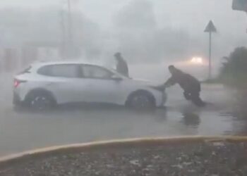 Huracán Simón sigue en categoría 4; alertan por inundaciones y deslaves en el suroeste de México