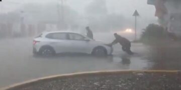 Huracán Simón sigue en categoría 4; alertan por inundaciones y deslaves en el suroeste de México
