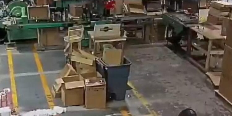 Catean fábrica de cigarros falsificados en Huixquilucan